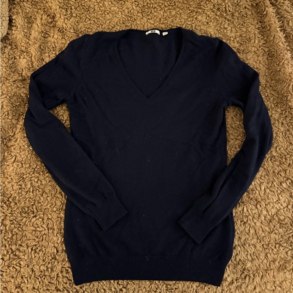 Uniqlo cashmere v neck sweater